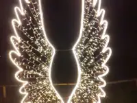 Предлагаем Вашему вниманию новогоднее световое оформление фасада зданий! И снежинки, и сосульки, и яркий дождик и большо, фотография 10