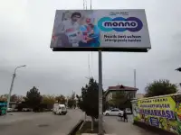 Bilbordlarda reklama.