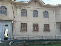 4 сотихдан иборат 2 каватли ховли сотилади.