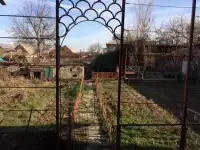 Яшнабадский район  Ориентир махаля Алмас 8 соток по документам 6 соток  2 дома, сан узил раздельно, газовое отопление на, фотография 2