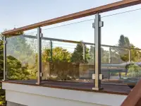 Стеклянные перила для лестниц и балконов а так же защитные стеклянные решетки на окна. Звоните, фотография 3