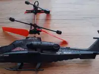 Игрушечный летающий вертолет