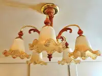 Люстра пяти рожковая.