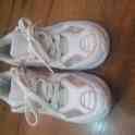 Продам б/у белые кроссовки, фотография 2