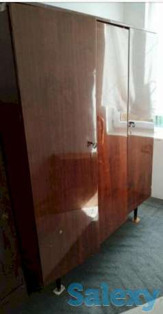 Стенка-горка, стол, стулья, кровать и шифоньер, фотография 3