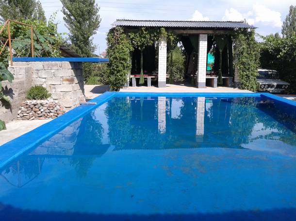 Дача в аренду с большим басейном, фотография 1