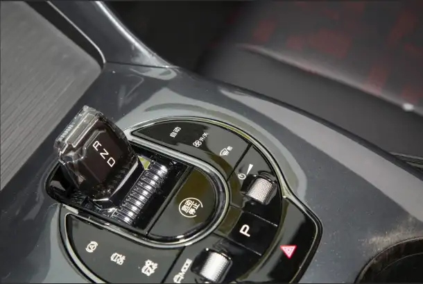 Совершенно новый электромобиль BYD E2, фотография 14