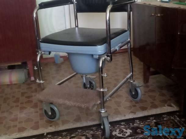 Инвалидная каляска с санитарно-гигиеническим устройством., фотография 1