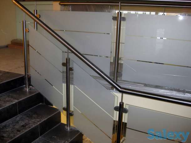 Перилла из нержавейки и стекла, ограждения из нержавеющей тали и каленного стекла. Перила для лестниц., фотография 2