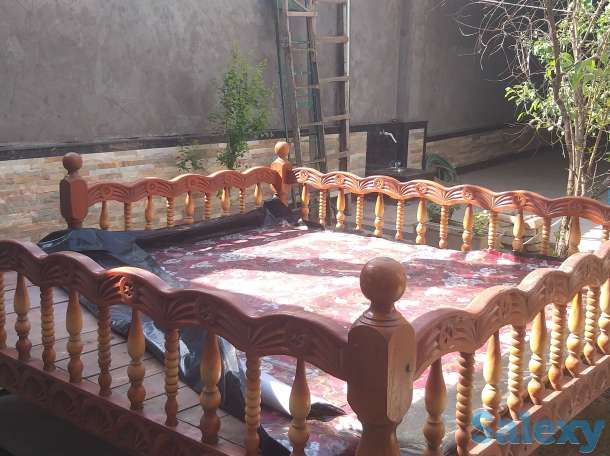 кровать для двора деревяннаяс узором покрытая лаком  размер: 2.5х2.5, фотография 2