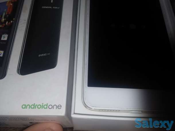 Телефон в идеальном состоянии коробка документы имеются гарантия на 2 года, фотография 1