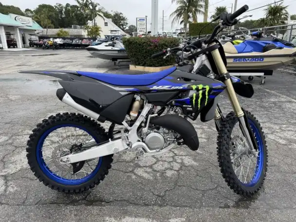 2025 Yamaha YZ125 Monster Energy Yamaha Racing Edition, фотография 5