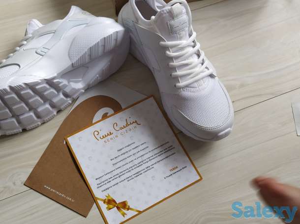 Женские кроссовки, фотография 1