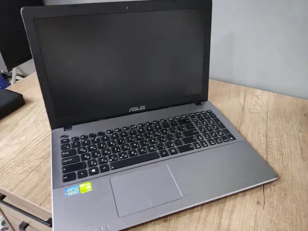 Noutbook ASUS X550C, фотография 1