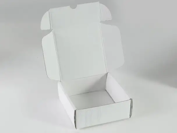 Крафт и белые коробки с крышкой, фотография 2