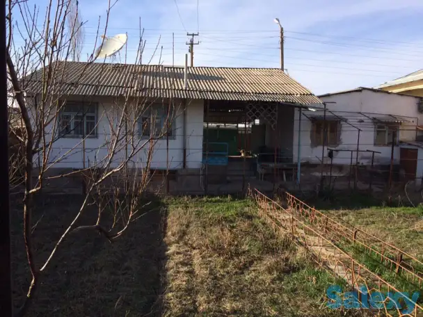 Яшнабадский район  Ориентир махаля Алмас 8 соток по документам 6 соток  2 дома, сан узил раздельно, газовое отопление на, фотография 1
