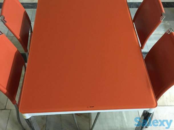 Стол и стулья, фотография 1