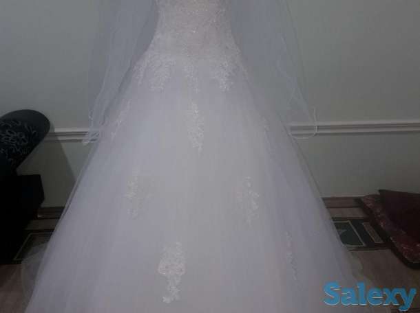 Свадебное платье с короной + Чапан для жениха, фотография 1