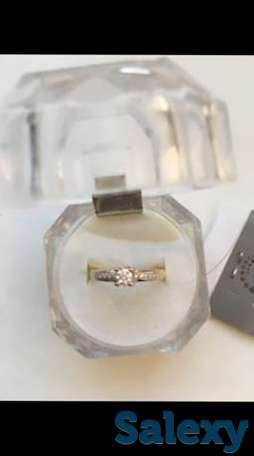 Новое золотое кольцо с бриллиантом, фотография 1