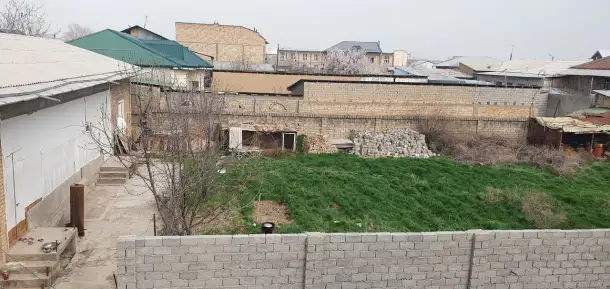 Сергелинский р-н. На против 5 массив куйлюк, махалля арка. От битонки 500 метров. Удобная локация. Фасад 34 м, ширина 36, фотография 3