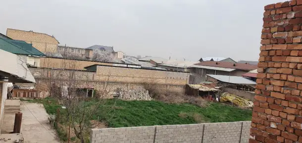 Сергелинский р-н. На против 5 массив куйлюк, махалля арка. От битонки 500 метров. Удобная локация. Фасад 34 м, ширина 36, фотография 2