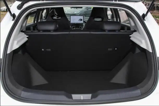 Совершенно новый электромобиль BYD E2, фотография 12