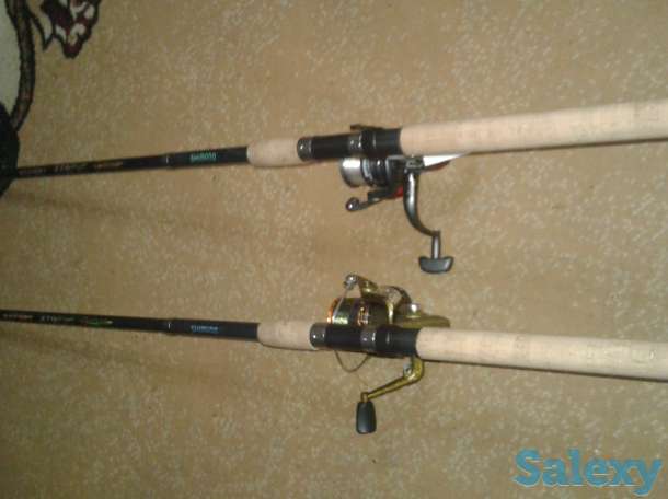 Карбоновые удилища с катушками и леской, фотография 3