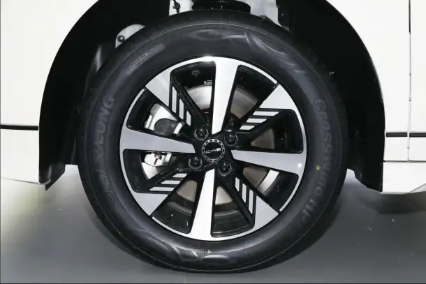 Совершенно новый электромобиль BYD E2, фотография 9