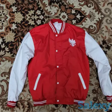 Куртка красная, фотография 1