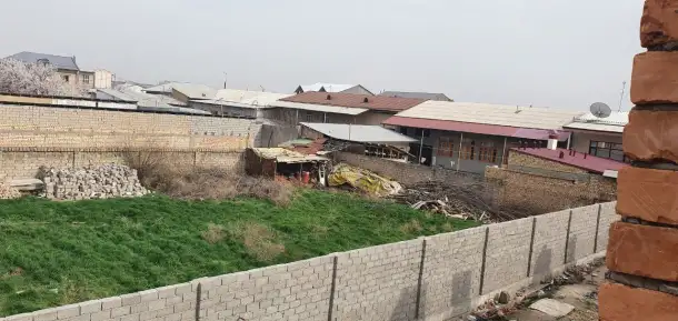 Сергелинский р-н. На против 5 массив куйлюк, махалля арка. От битонки 500 метров. Удобная локация. Фасад 34 м, ширина 36, фотография 5