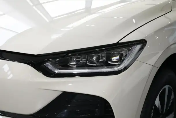 Совершенно новый электромобиль BYD E2, фотография 8