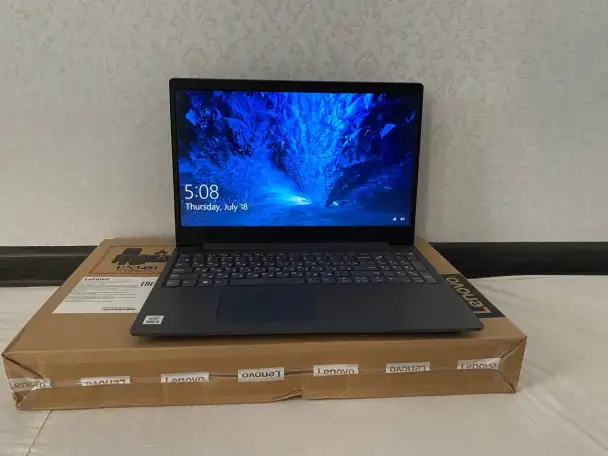 Noutbok Lenovo v15 82c5, фотография 1