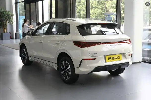 Совершенно новый электромобиль BYD E2, фотография 4