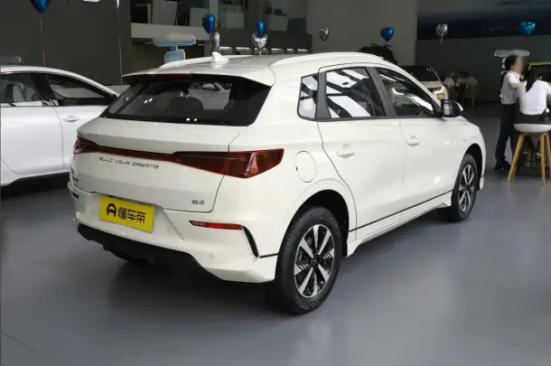 Совершенно новый электромобиль BYD E2, фотография 6