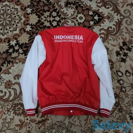 Куртка красная, фотография 2