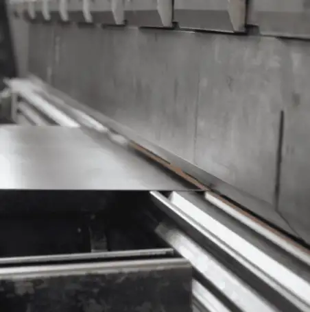 Рубка гильотиной Издел.: лист горячекатаный; лист графитовый; лист оцинкованный..., фотография 1