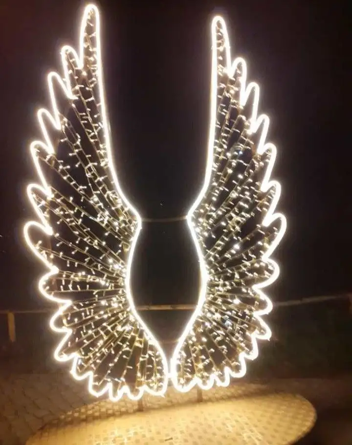 Предлагаем Вашему вниманию новогоднее световое оформление фасада зданий! И снежинки, и сосульки, и яркий дождик и большо, фотография 10