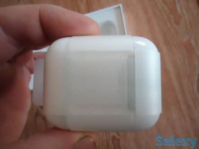 Беспроводные наушники Apple AirPods, фотография 4