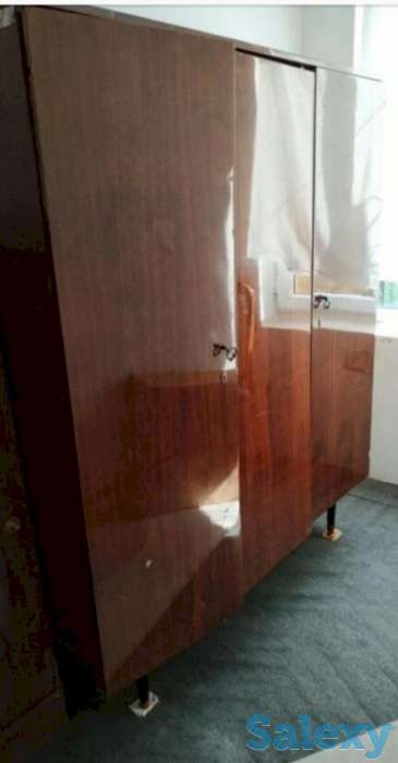 Стенка-горка, стол, стулья, кровать и шифоньер, фотография 3