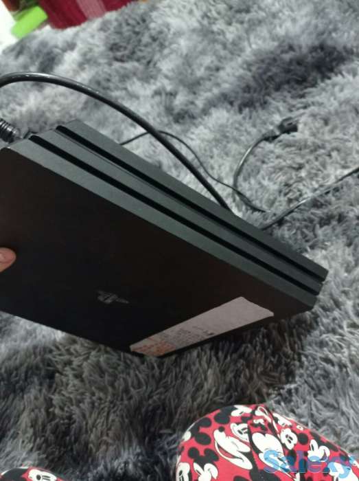 Продам срочно PlayStation 4pro, фотография 3