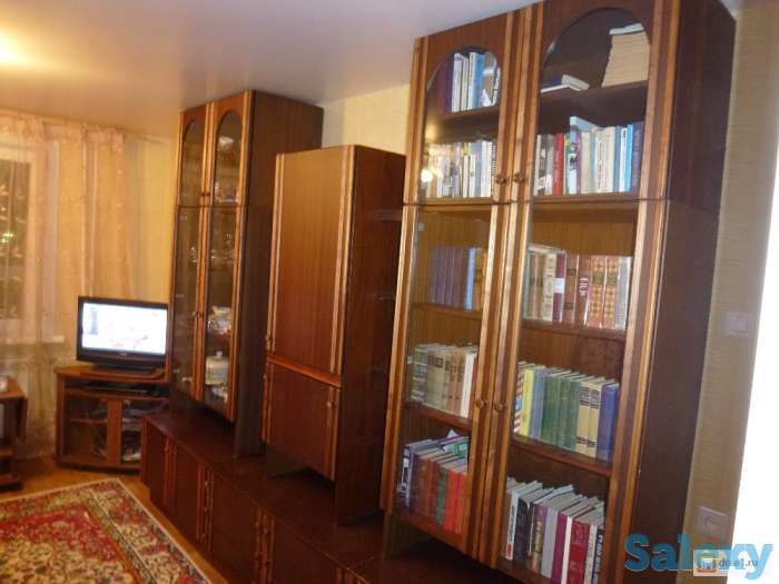 Стенка-горка, стол, стулья, кровать и шифоньер, фотография 2