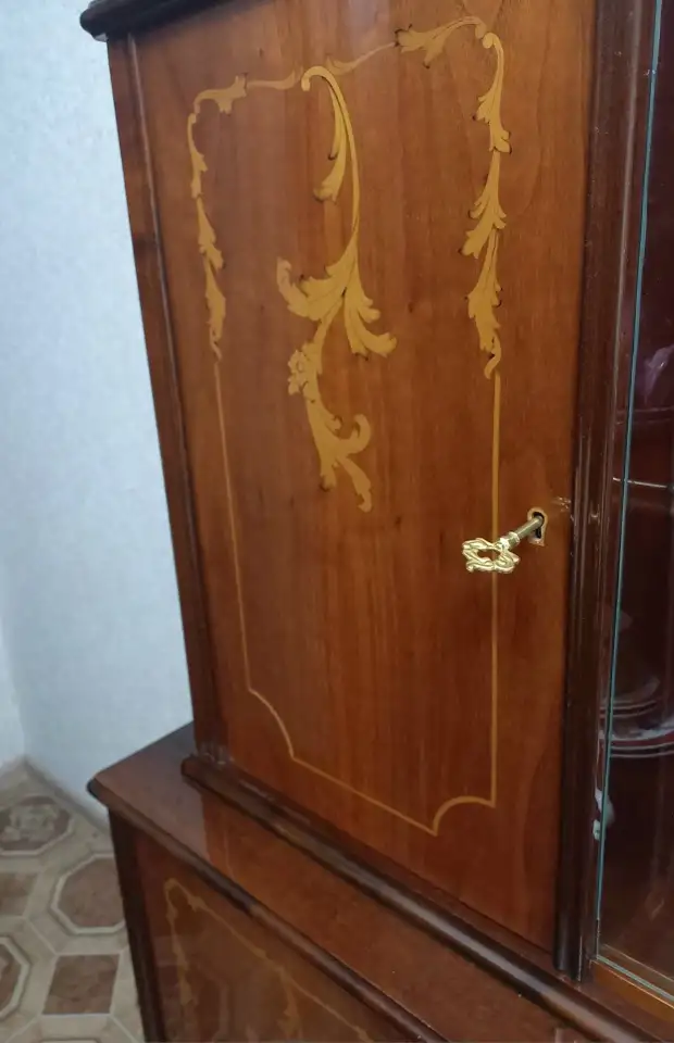 Сервант  Виолетта. Венгрия. Раритет. ХХ век., фотография 6