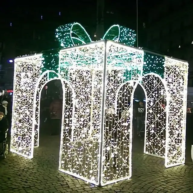 Предлагаем Вашему вниманию новогоднее световое оформление фасада зданий! И снежинки, и сосульки, и яркий дождик и большо, фотография 11