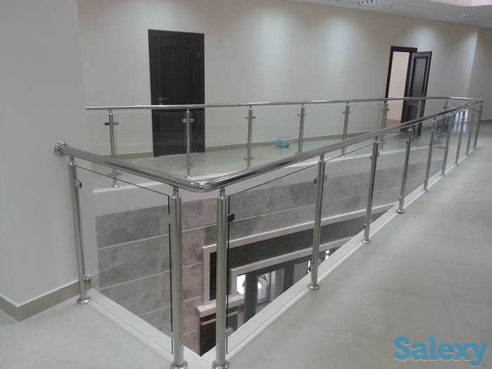 Перилла из нержавейки и стекла, ограждения из нержавеющей тали и каленного стекла. Перила для лестниц., фотография 4