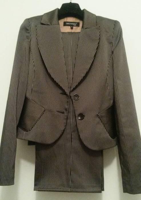 Продаются недорого новые женские костюмы и пиджаки, фотография 1