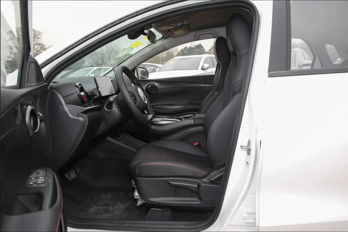 Совершенно новый электромобиль BYD E2, фотография 11