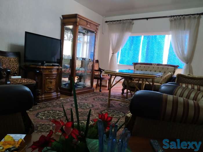 Продается СВОЯ 2х-комнатная квартира в знаменитом доме (с круговой световой рекламой на крыше) у метро Буюк Ипак Йули., фотография 1