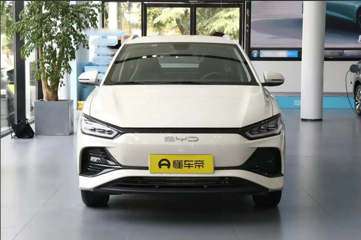 Совершенно новый электромобиль BYD E2, фотография 2