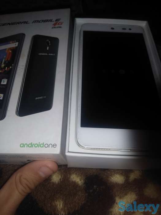 Телефон в идеальном состоянии коробка документы имеются гарантия на 2 года, фотография 1