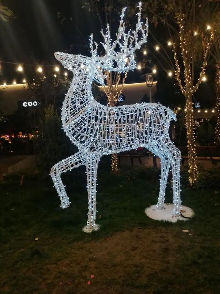 Предлагаем Вашему вниманию новогоднее световое оформление фасада зданий! И снежинки, и сосульки, и яркий дождик и большо, фотография 1